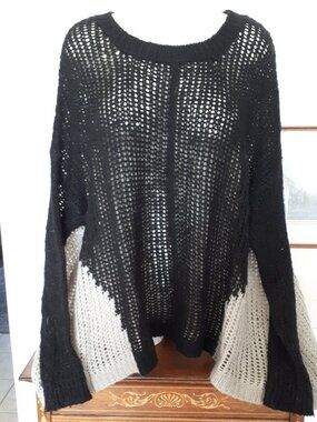 Gorgeous open weave sweater by PP LA in Size Large - Black and Grey